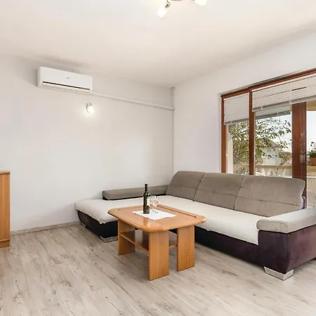 Awesome In With Wifi Apartmán Povljana
