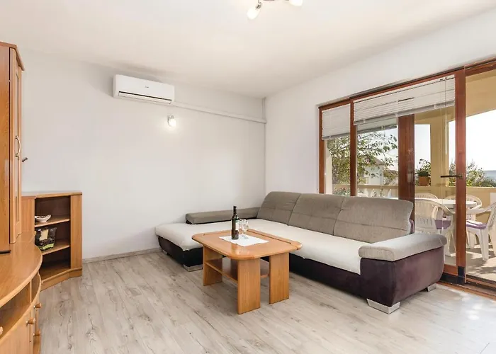 Beautiful In Apartment Povljana