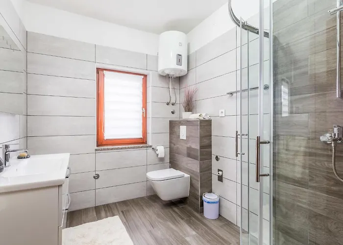 Beautiful In Apartment Povljana